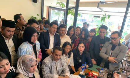 Korban Mafia Tanah Nirina Zubir Akhirnya Terima Sertifikat Miliknya