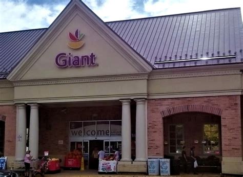 Detectives Investigating Robbery At Giant Food In Bethesda Montgomery