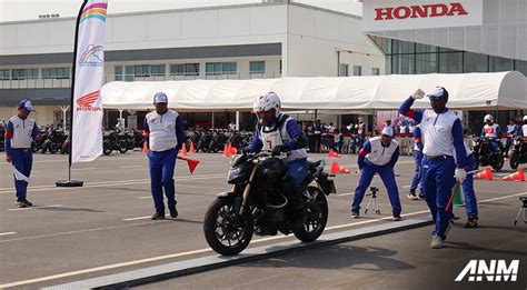 Instruktur Safety Riding Ahm Siap Cetak Prestasi Di Kompetisi