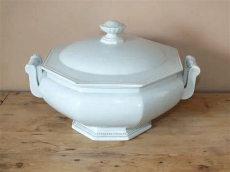 ANCIENNE GRANDE SOUPIÈRE en faïence fine de Montereau perlée EUR 120 00