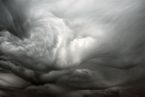 A Guide To The Undulatus Asperatus Cloud Clouds Weather Cloud