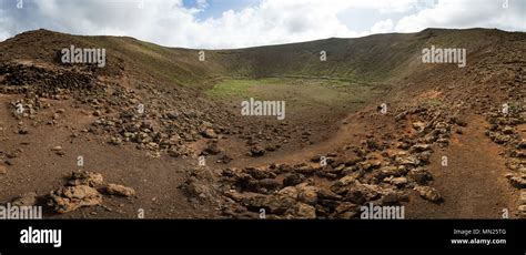 Lanzarote Les Canaries Espagne Panorama D Une Caldeira D Un Volcan