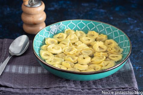 Tortellini In Brodo Ricetta Tortellini In Brodo Pasta Ripiena