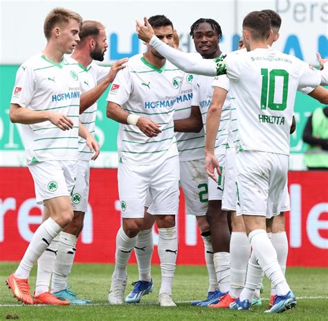 Debüt von Mbabu FC Augsburg bezwingt Greuther Fürth WELT