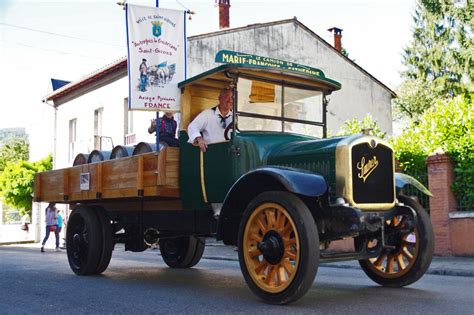 Autrefois Le Couserans Ce Vieux Camion Ouvre La March Flickr