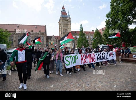 Banner Smettere Di Armare Israele Palestina Proteste Di Guerra A Gaza