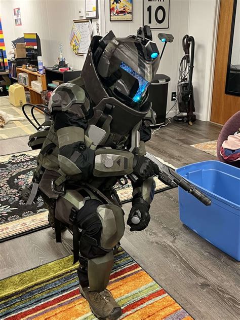 My Pax East Holo Pilot Cosplay : r/Titanfall_2_