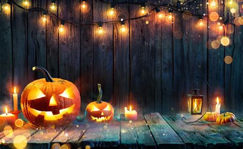 Easy Halloween Lighting Ideas For A Spooky Yard This Year