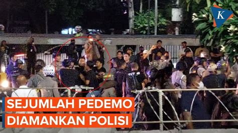 Massa Aksi Sempat Ricuh Polisi Amankan Sejumlah Pedemo Di Depan Dpr