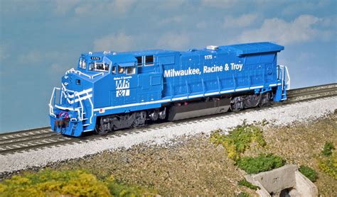 Atlas HO scale GE Dash 8-40BW diesel locomotive | ModelRailroader.com