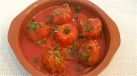 Spaanse Gehaktballetjes In Tomatensaus Albondigas Tapas Recepten