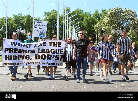 Newcastle united fans hi-res stock photography and images - Alamy