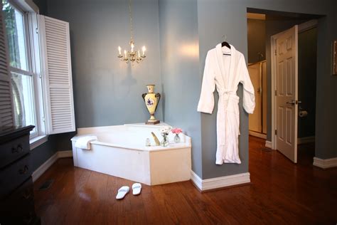 Manor Guest Room With Spa Tub — Stone Mountain Manor Boutique Inn