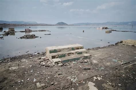 Foto Pemukiman Warga Di Waduk Jatigede Kembali Muncul Imbas Kemarau