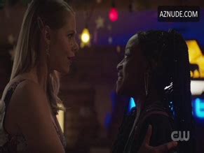 LILY COWLES Nude AZNude