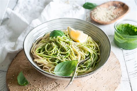 Bio Rezept Von Stina Spiegelberg Emmer Pasta Mit Hanfpesto Rapunzel