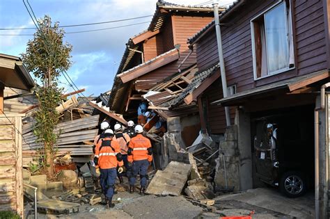 Japan Quake Toll Rises To 62 As Weather Hampers Rescuers