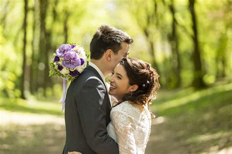 Mariage violet et blanc au domaine d Arvigny à Moissy Cramayel