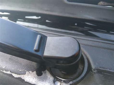 Заглушка для дворника. — Toyota Corolla (120), 1,6 л, 2005 года ...