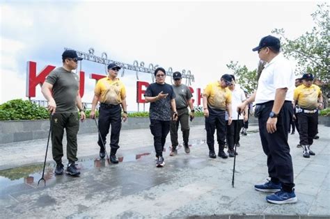 Kapolda Bali Ikut Berpartisipasi Dalam Gerakan Bersih Sampah