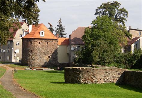 Kożuchów miejskie mury obronne Architektura średniowiecza i