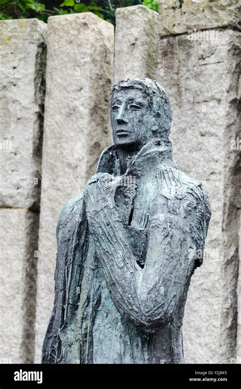 Famine Memorial, Edward Delaney, Dublin, Ireland Stock Photo - Alamy