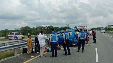 Mobil Dinas Lurah Baru Tengah Balikpapan Terlibat Kecelakaan Di Tol