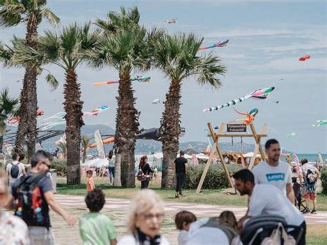 El Festival del Viento arranca con gran éxito en las playas de Castellón