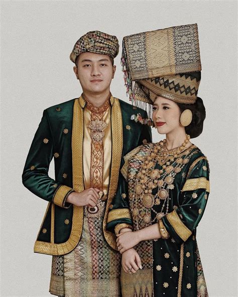 Minangkabau Indonesia Traditional Costume Di Pakaian