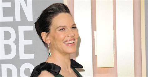 Enceinte De Jumeaux Hilary Swank Affiche Son Majestueux Ventre Rond