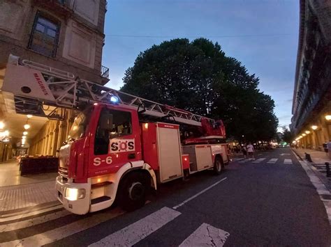 Tres Coches Calcinados Y Otros Tantos Da Ados En Un Incendio En Pasaia