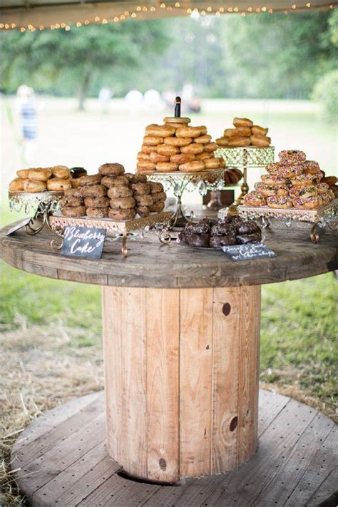 Navy And White Barn Wedding Weddingchicks Beignets De Mariage