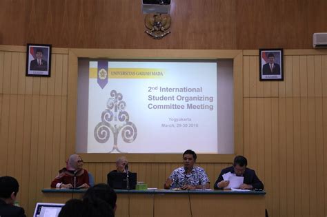 Mahasiswa Penerima Beasiswa Bidik Misi Mengikuti Sosialisasi PKM