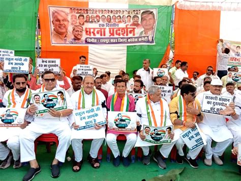 Chhattisgarh Congress Chief Mohan Markam Along With Party Workers Sit