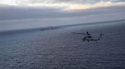 An Mh S Seahawk Approaches The Uss Makin Island While Co Flickr