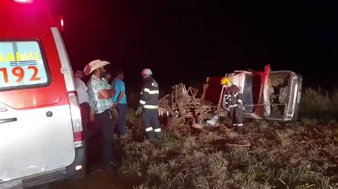 Sem Cinto De Seguran A Motorista Morre Ap S Capotar Caminhonete Em