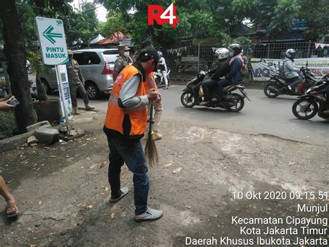 Pelanggar Psbb Di Jalan Raya Munjul Dan Jalan Bambu Wulung Disanksi Menyapu