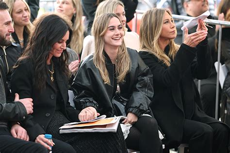 Jennifer Aniston Cries On Courteney Cox’s Daughter At Walk Of Fame ...