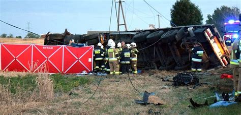 Tragiczny wypadek we Wronowach koło Strzelna Zderzyły się trzy auta