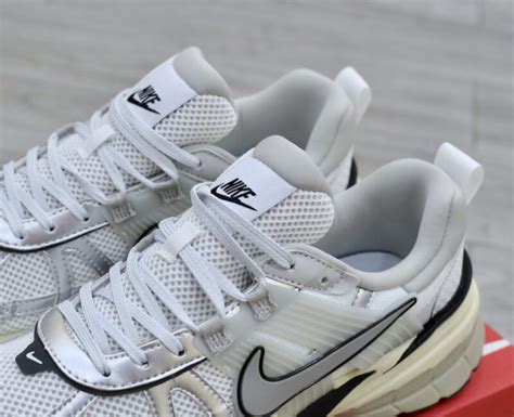 Gi Y Nike V K Run Summit White Metallic Silver Like Auth Roll Sneaker