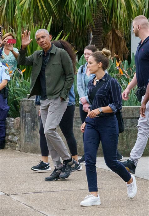 Michelle Obama appears unimpressed after lunch with Barack in Australia