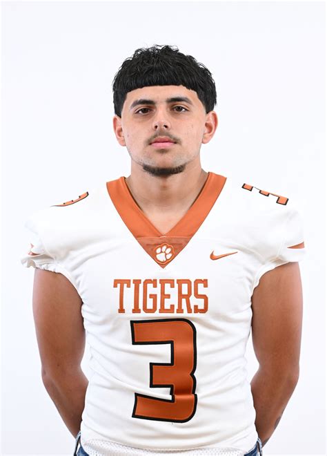 Read the latest career updates for player Alex valle 17