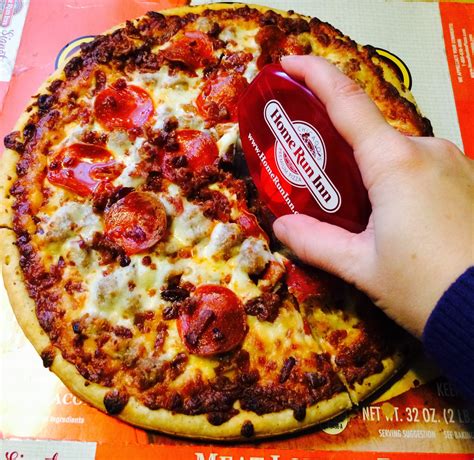 Stacy Tilton Reviews: Home Run Inn Pizza Review #HomeRunInn #AD