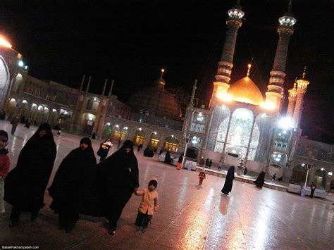 Qom: shrine and hamburger – Babak Fakhamzadeh