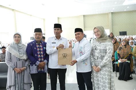 Wujud Toleransi Enam Agama Wisuda Bersama Pada Haflah Khotmil