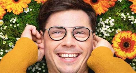 Série da Netflix contará história de jovem gay paralisia cerebral