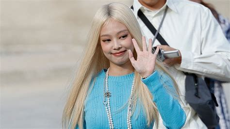 BLACKPINK's Jennie Goes Blonde, Skips Pants for Chanel's Spring-Summer 2025 Show at PFW — See ...