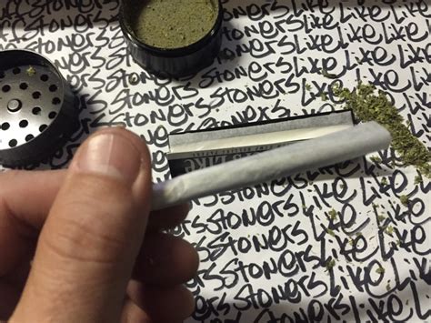 How To Roll A Perfect Joint Stuff Stoners Like