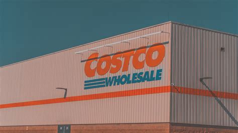 Costco CEO Craig Jelinek to Step Down, Succeeded by President Ron Vachris