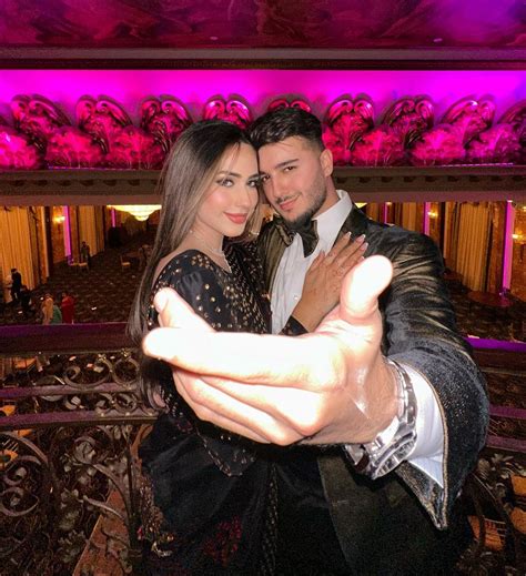 Watch Shahveer Jafry S Wife Ayesha Beig Stuns In Black Saree